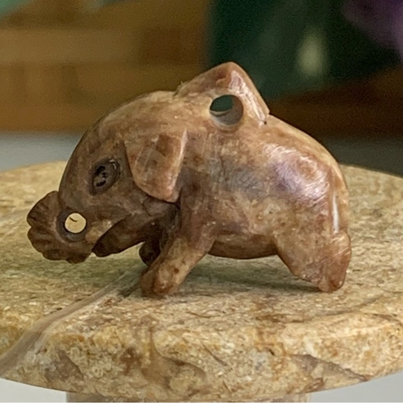 Antique Red Chinese Soapstone Mini Hand Carved Elephant Pendant Figurine 3/4" 3g - Picture 5 of 16